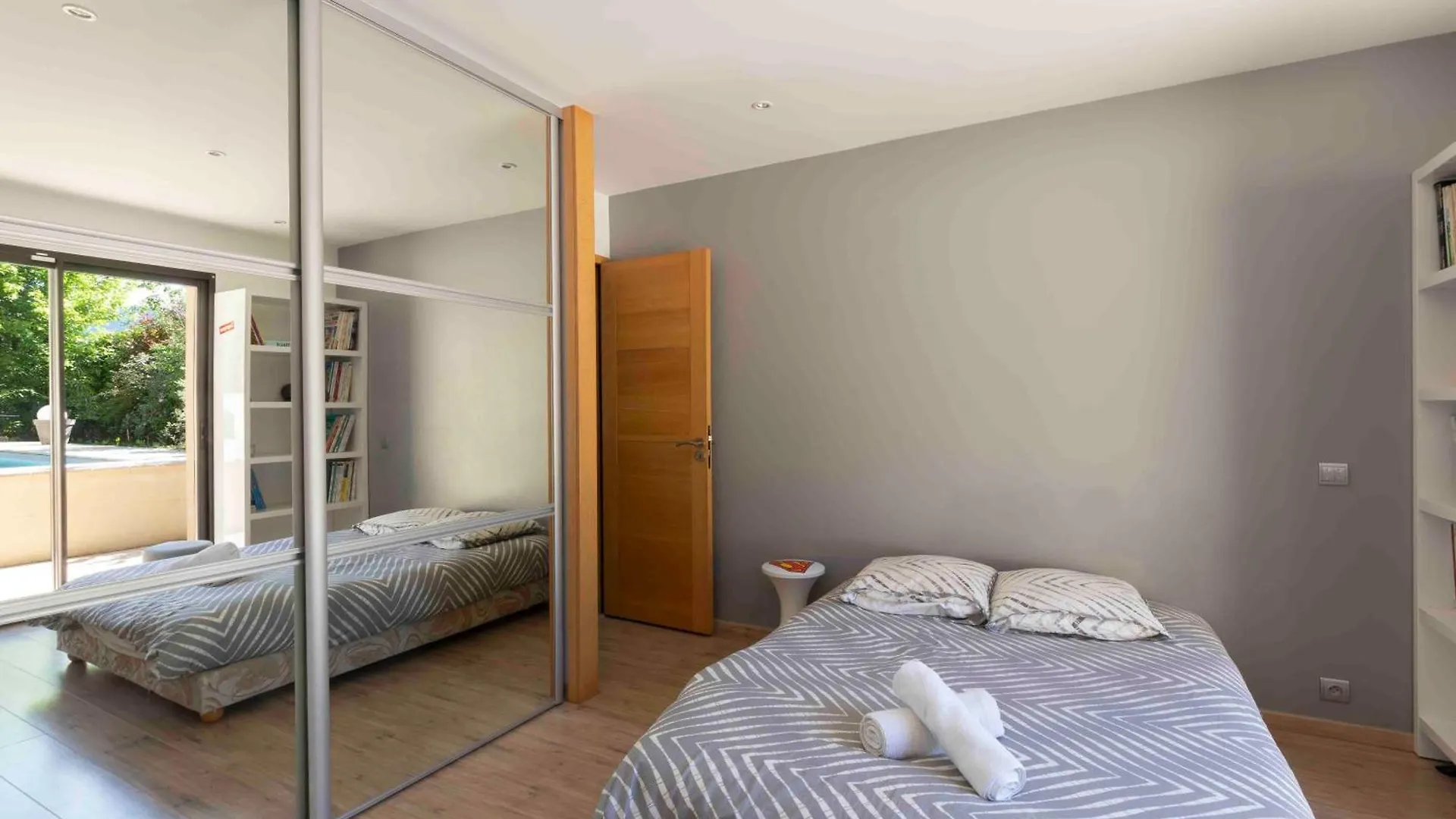 Cabana & Villa L' Elegante - Piscine, Plage A 1Km Saint-Alban-de-Montbel فرنسا